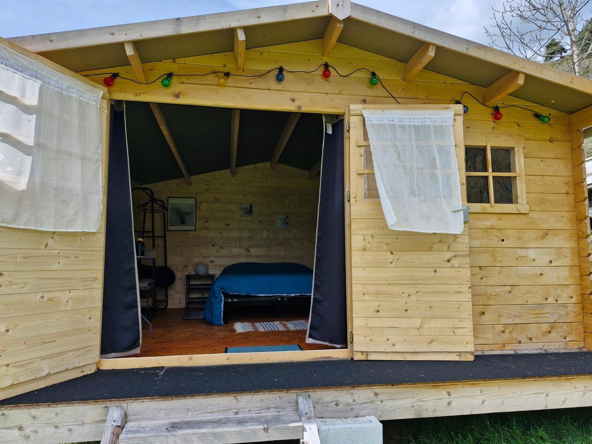 La Cabane Des Lucioles Saint-Julien-Boutieres Exteriör bild