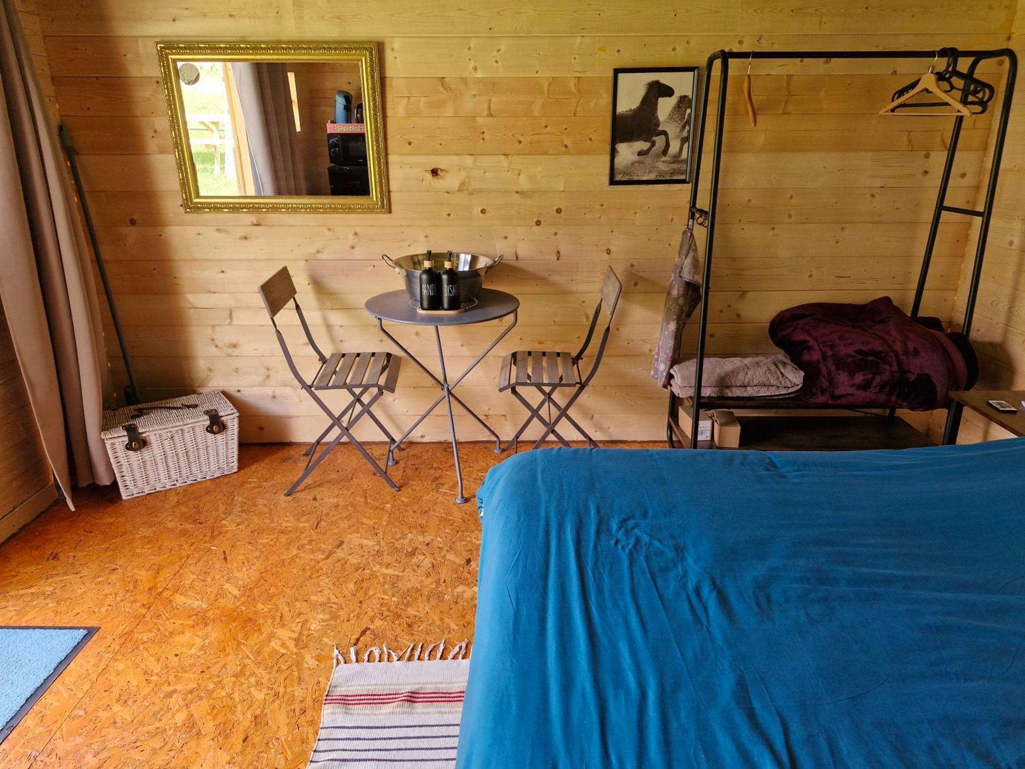 La Cabane Des Lucioles Saint-Julien-Boutieres Exteriör bild